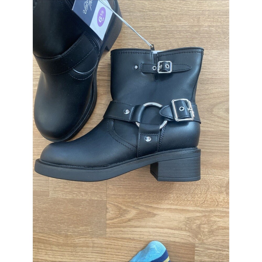 New Universal Thread Women's Connor Harness Buckle Ankle Boots Black 6.5 Wide - Picture 7 of 16